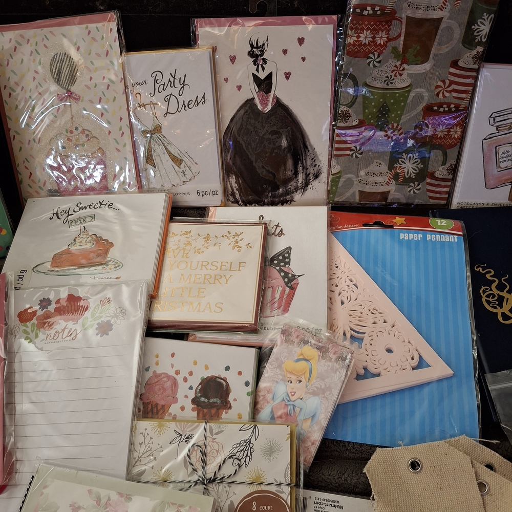 Assorted Greeting Cards Collection - Picture 3 of 10